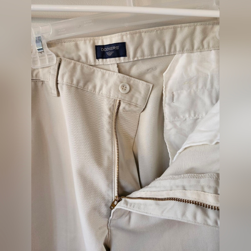 Men's Dockers dress pants - Picture 2 of 11